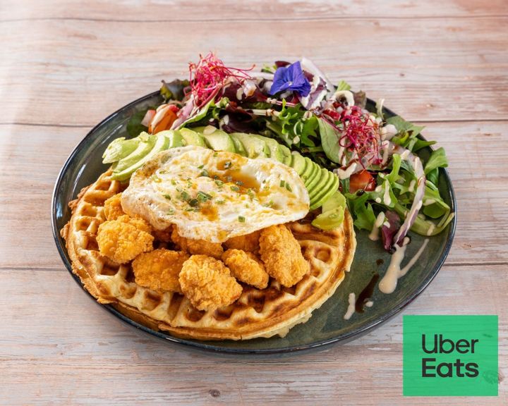 Le Crousty : poulet crispy, avocat et œuf au plat